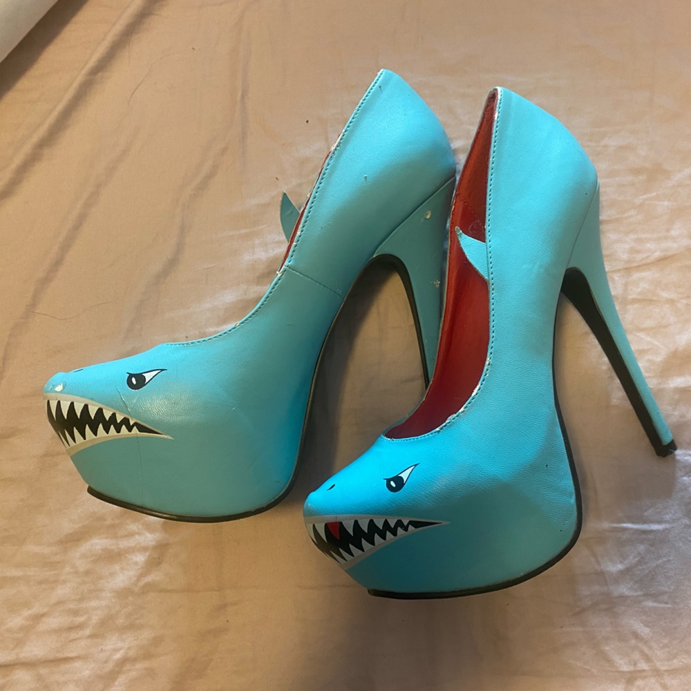 Platform shark heels
